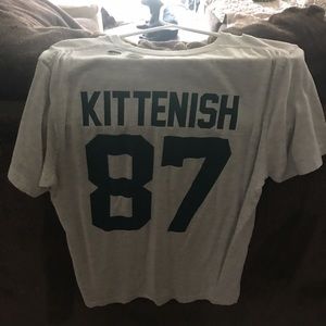 Kittenish tee